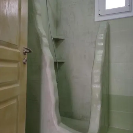 A&b * Néoi Epivátai